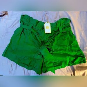 Emily McCarthy XL green linen “paper bag” shorts